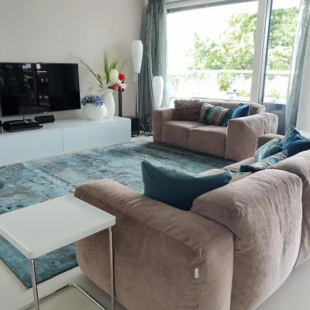 아파트 Lake View 4 Bedroom 몽트뢰