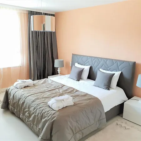 Lake View 4 Bedroom Daire