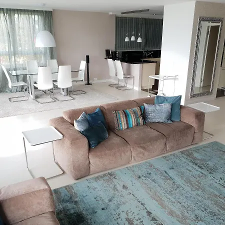 Lake View 4 Bedroom 아파트