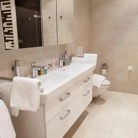 아파트 Lake View 4 Bedroom *